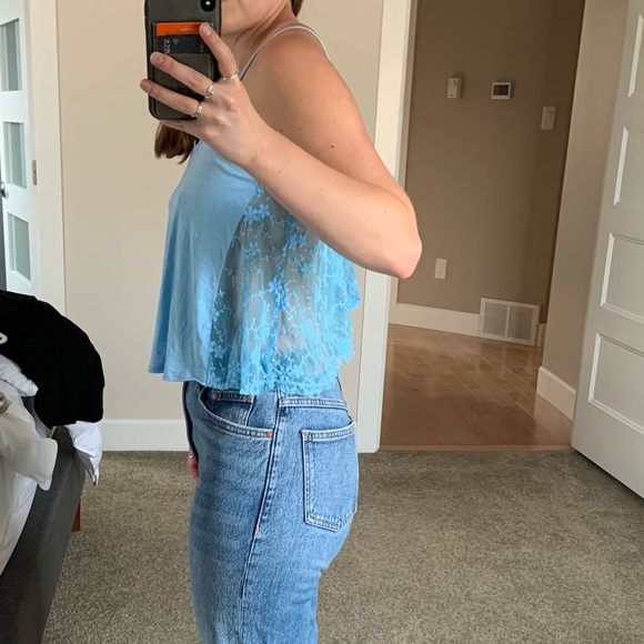 Lace back cami top - Hollister Size Small - Picture 2 of 7